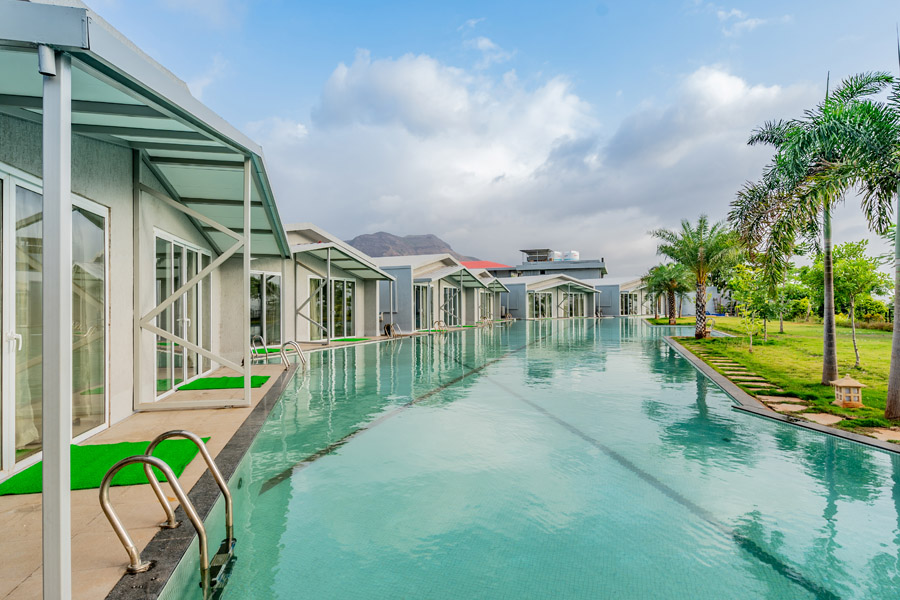 Unique Family Resort in Karjat with a Meandering Pool Yuyiii