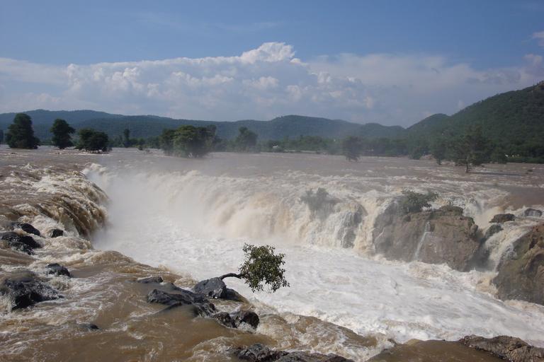 chunchanakatte waterfalls near Bangalore for visiting in monsoon 2021