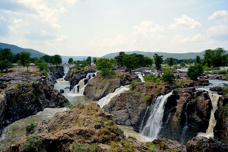 hogenakkal falls for monsoon getaway from Bangalore