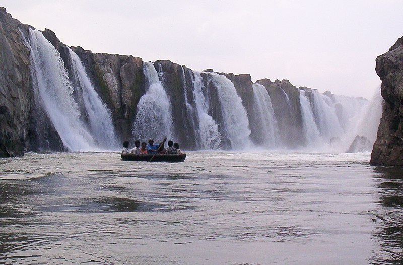 visit hogenakkal waterfalls near Banaglore in monsoons 2021