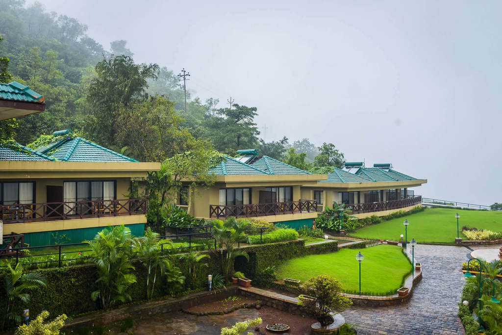 safe and sanitized Independence Day resort in Lonavala 