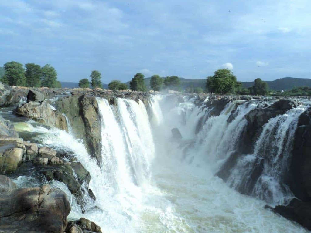 You need to witness the magic of the rains at Hogenakkal