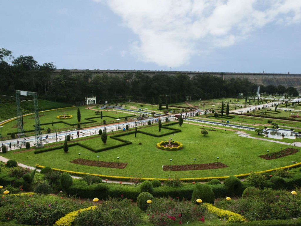 The enchanting gardens for a fun picnic