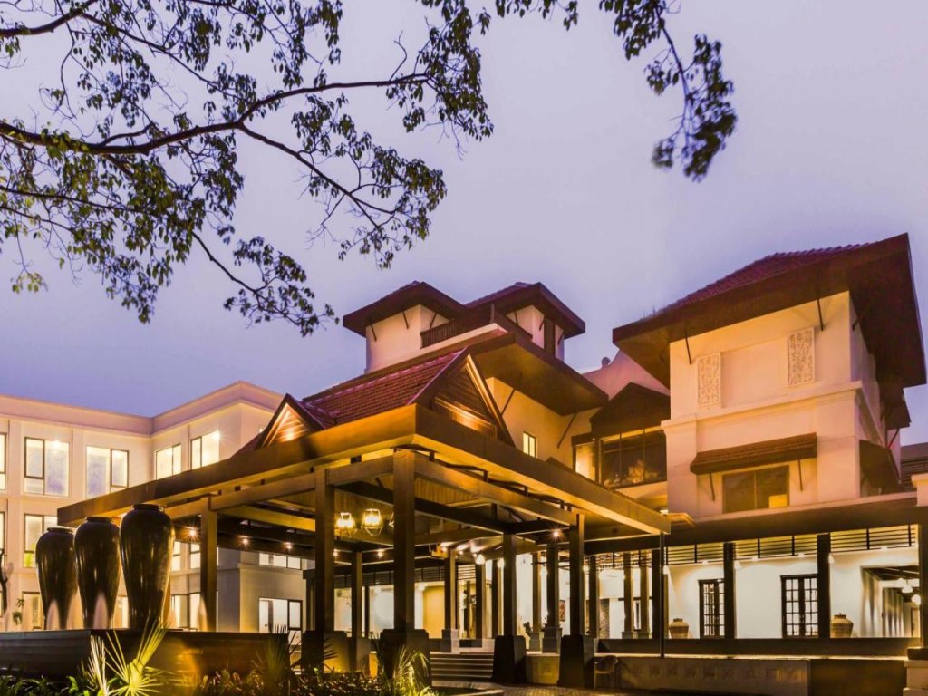 With traditional low-rise Asian-Colonial design,, this resort near Pune has our hearts