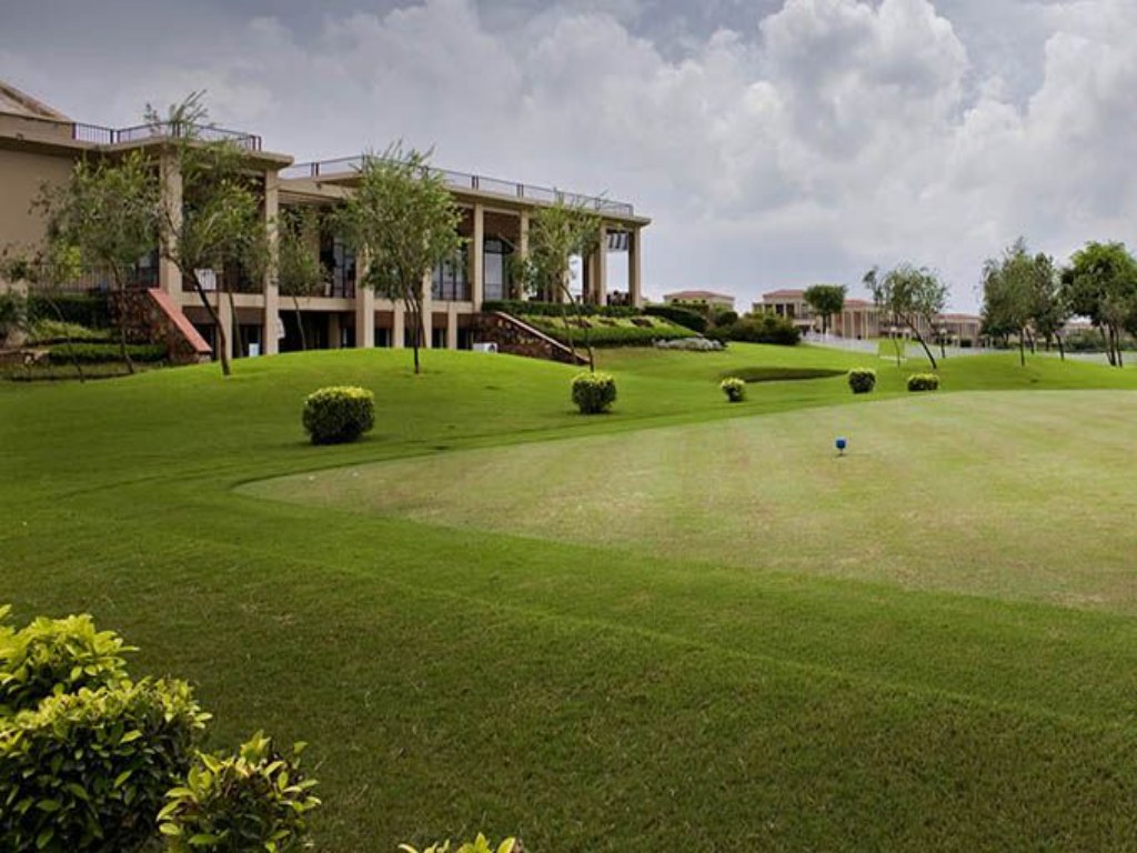 The nine-hole golf course is the dm that came true at this getaway near Delhi