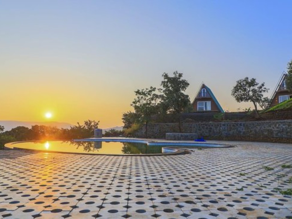 Dreamy weekend getaways from Mumbai for Diwali best come alive in this stay close to Panchgani. 