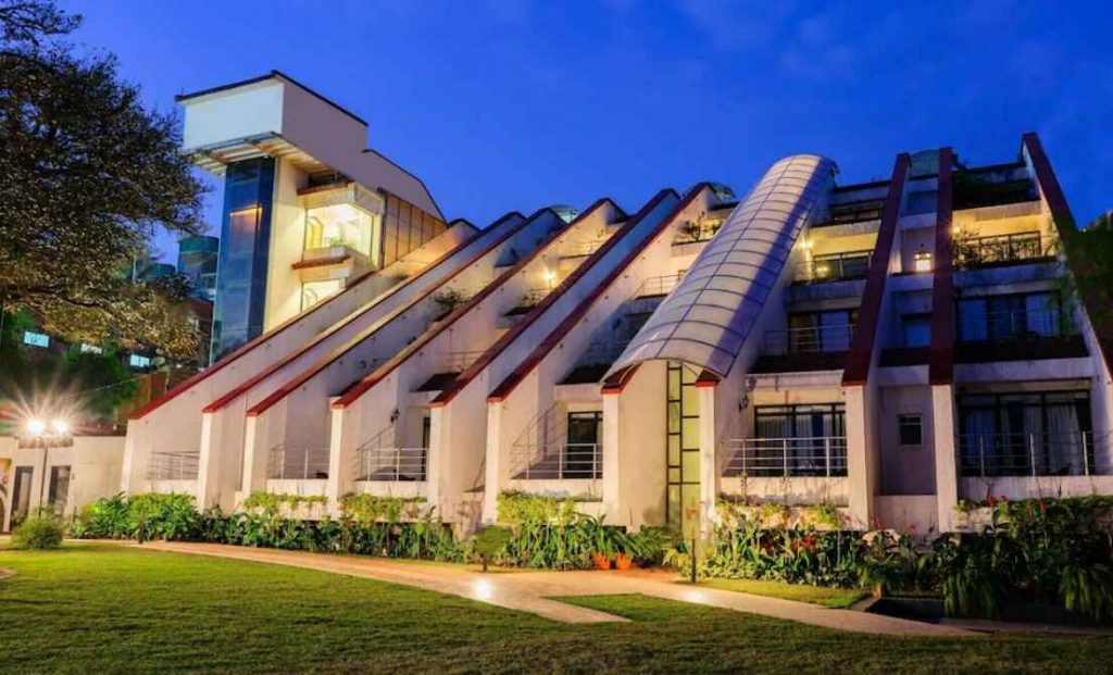 uxury resorts near pune for weekend