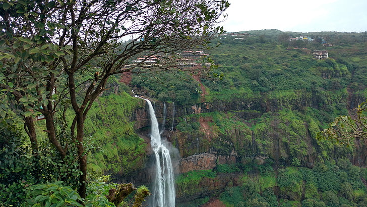 waterfall-at-Mahabaleshwar