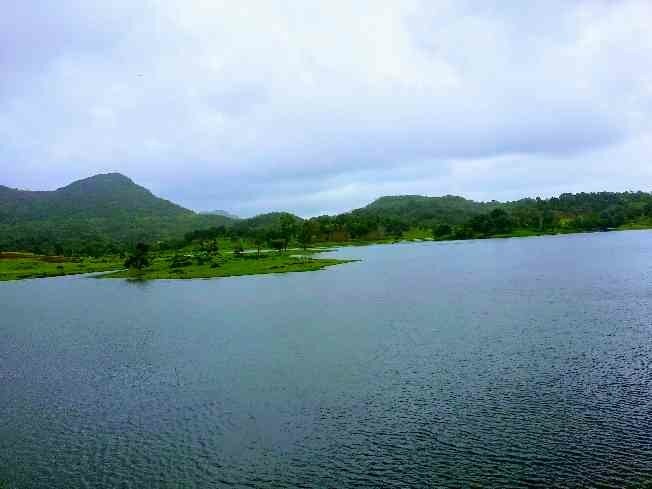 Scenic Mountain Resort With A Lake_Igatpuri Resorts Villa