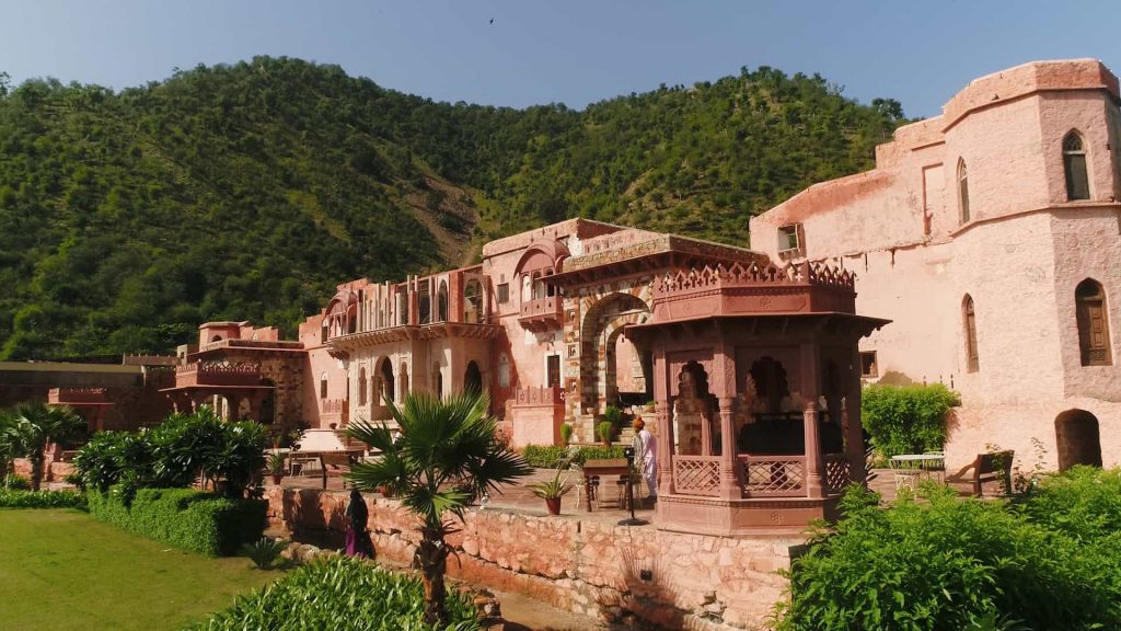 heritage resorts near delhi