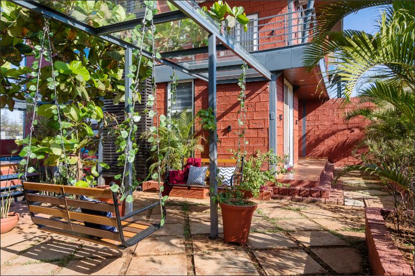 villas near pune with a swimming pool