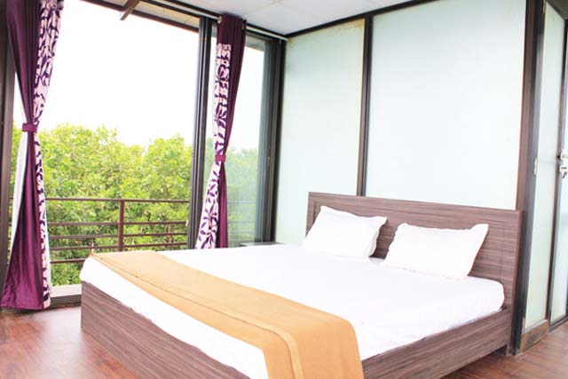resort in igatpuri with a private pool