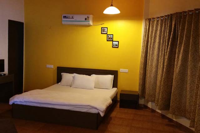 resort in igatpuri with a private pool