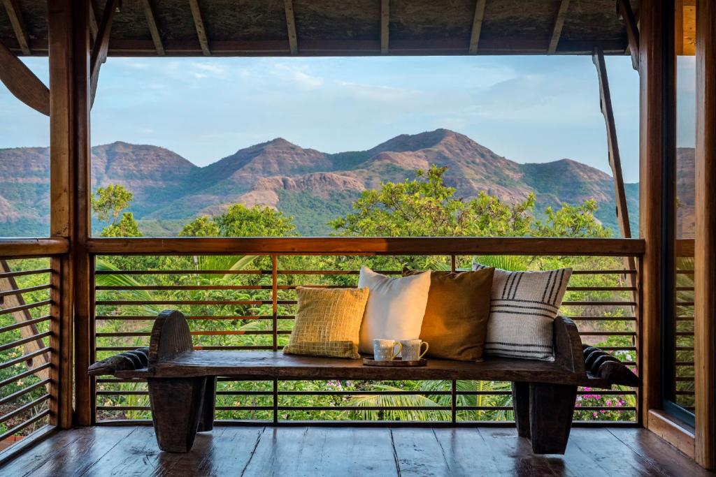 perch mountain getaway private sit-out view