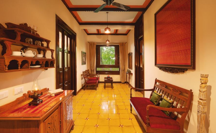 corridor-leading-to-the-bedroom