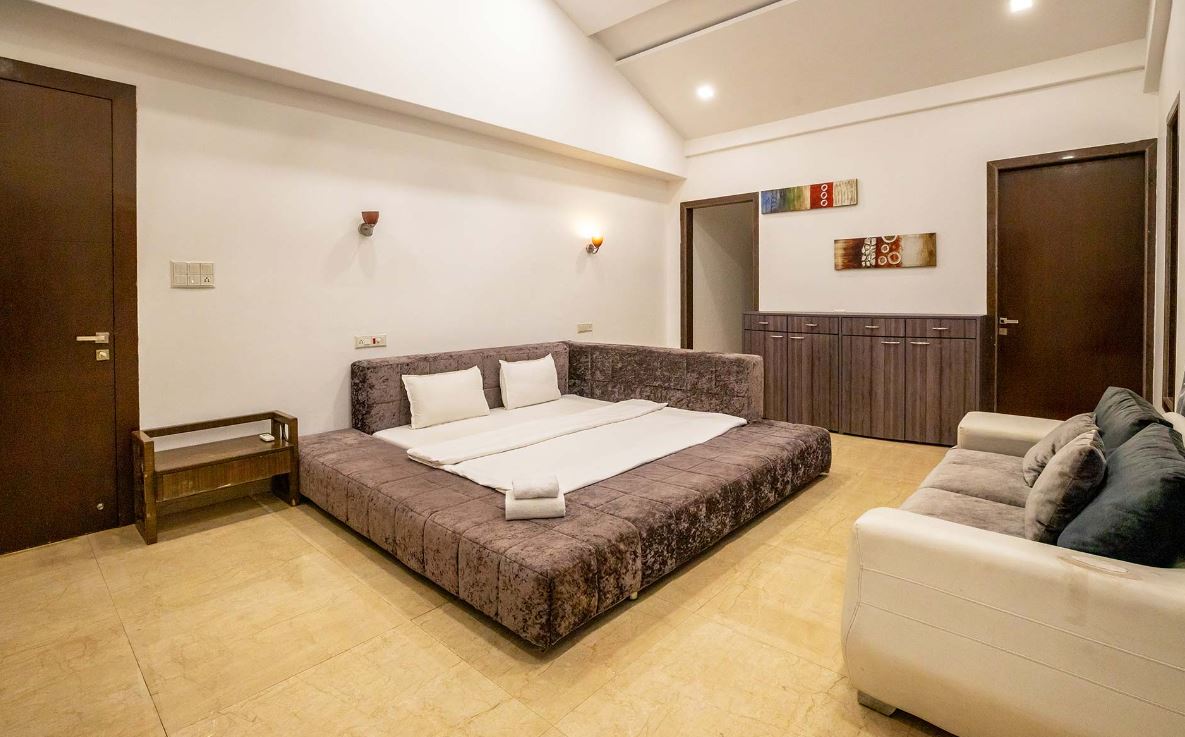 pet friendly villas in Lonavala for August long weekend in 2025