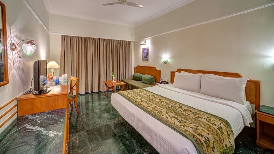 pure veg resorts near Pune for August long weekend in 2025